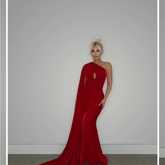 Algist Rubi Gown Size Medium - Picture 2 of 5